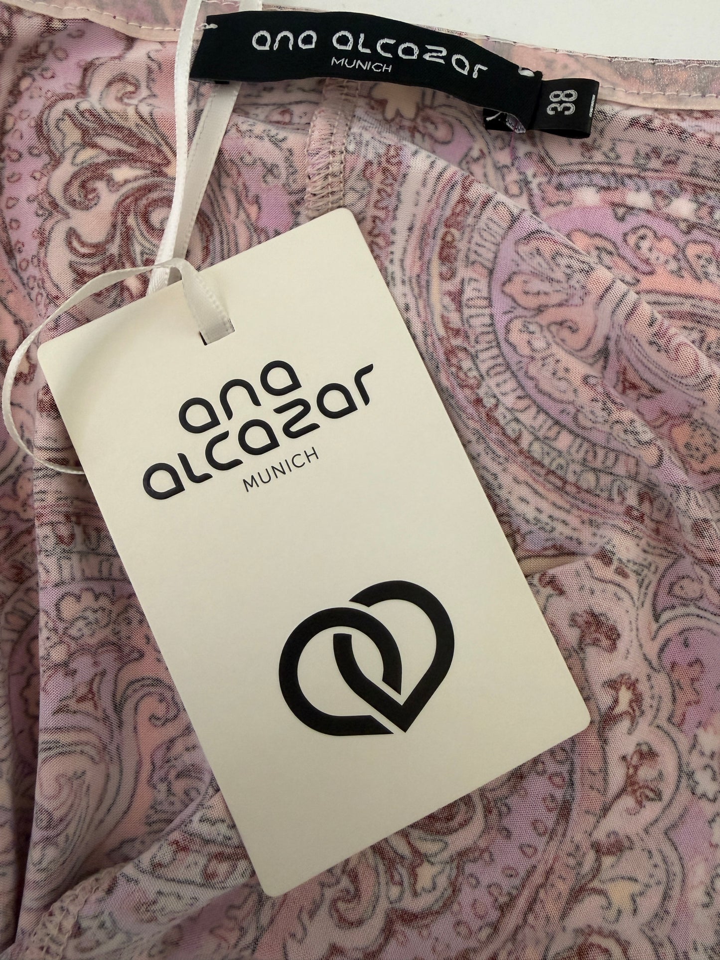 Ana Alcázar vest L
