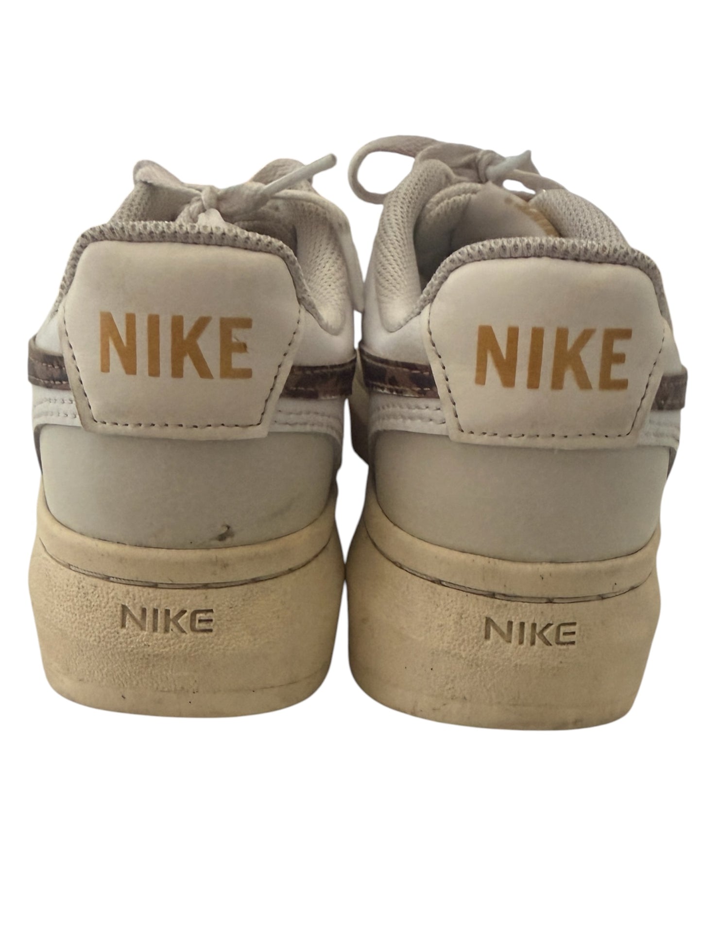 Nike sneakers 40