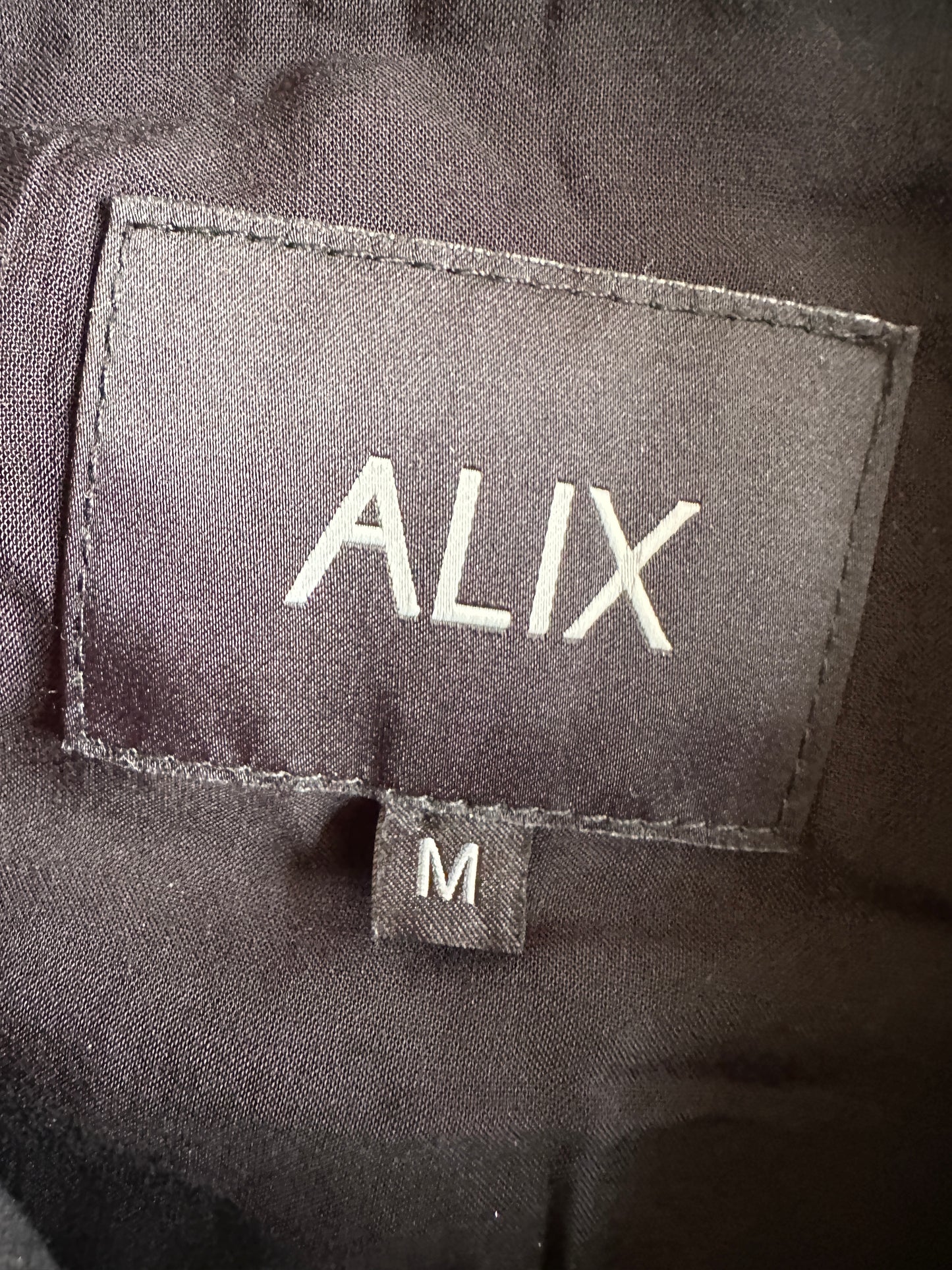 Alix jas M