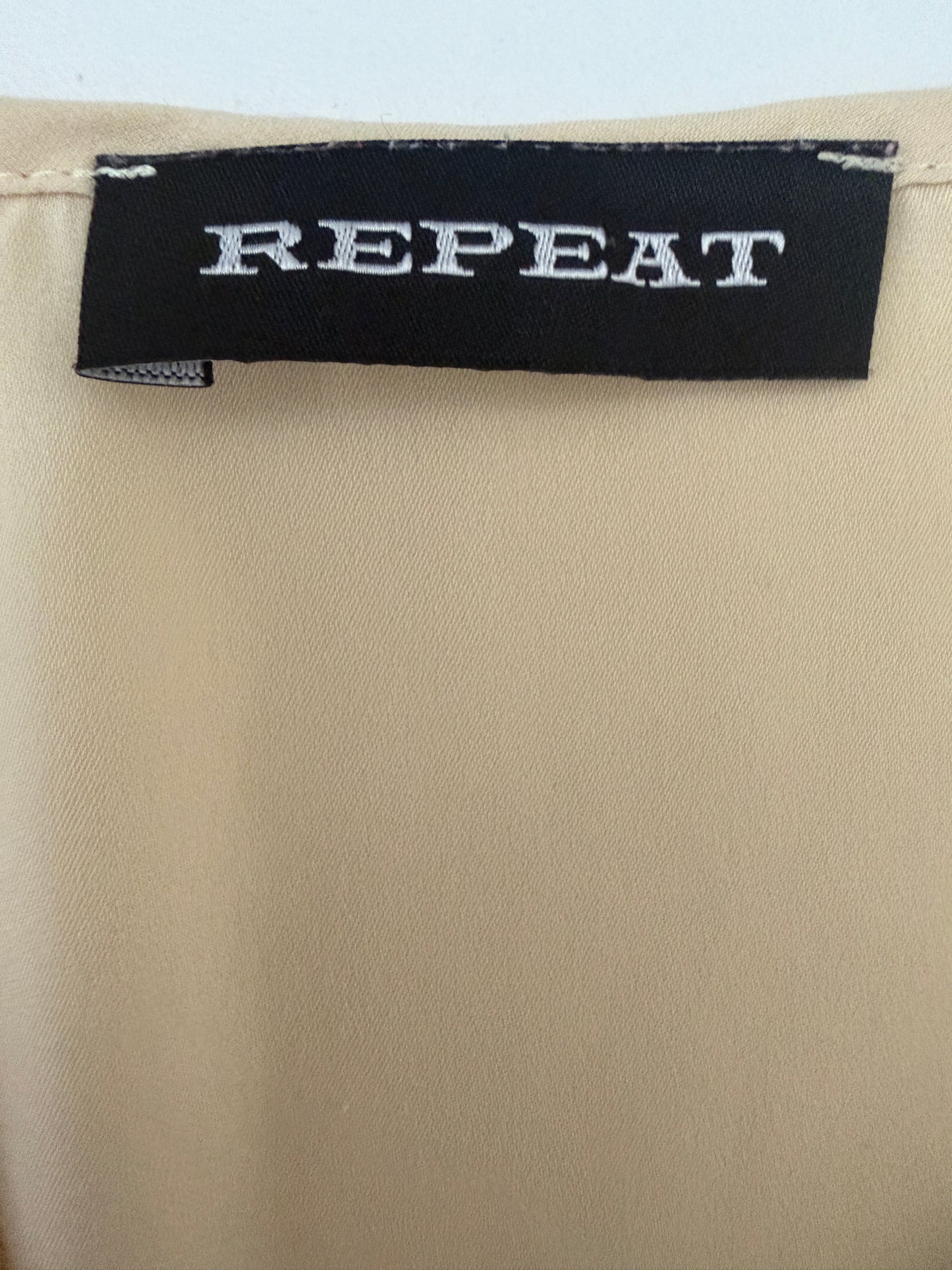 Repeat shirt M