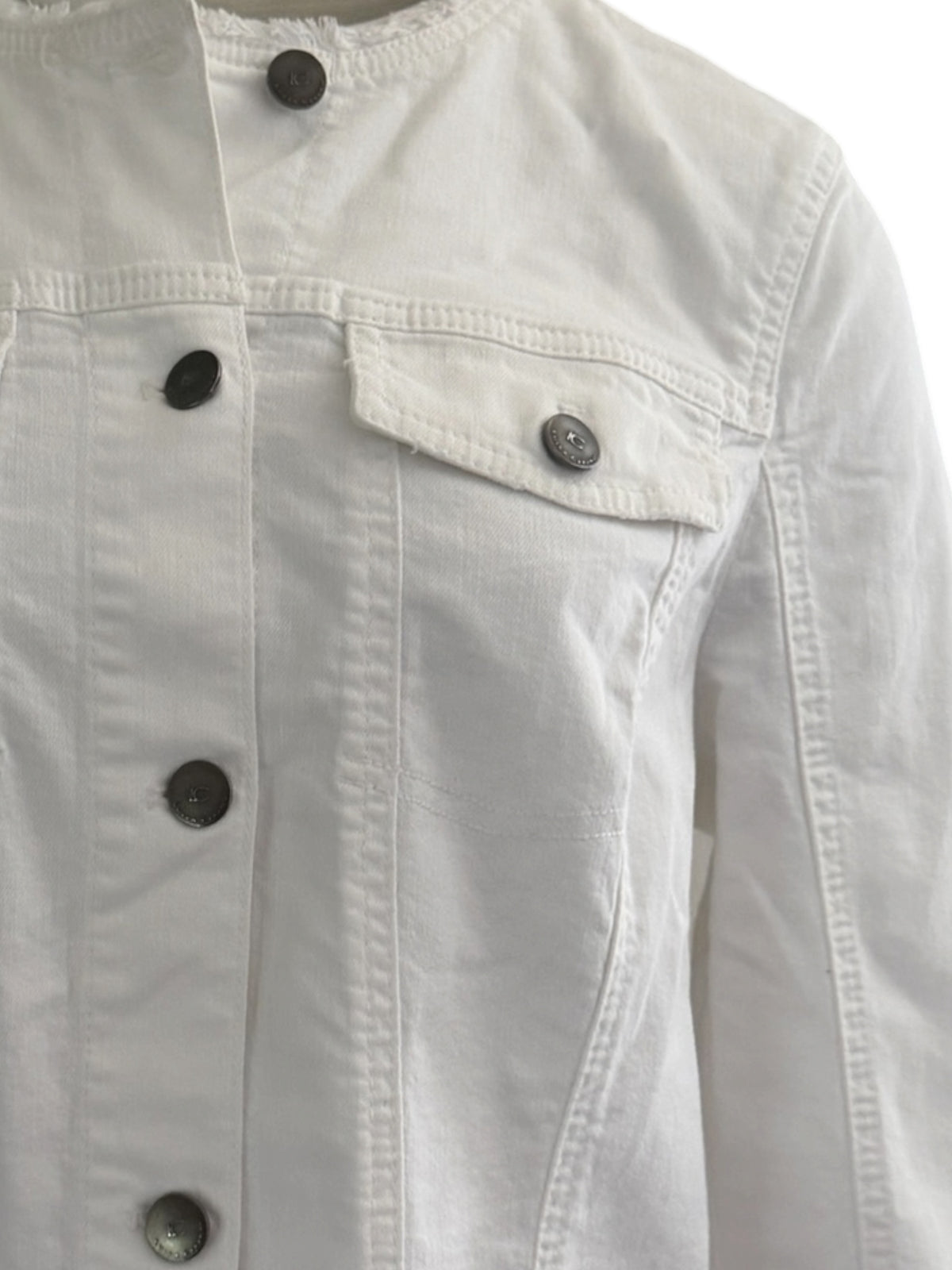 Luisa Cerano vest L